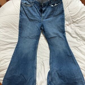 Wrangler Women's Flare Jeans in Classic Blue